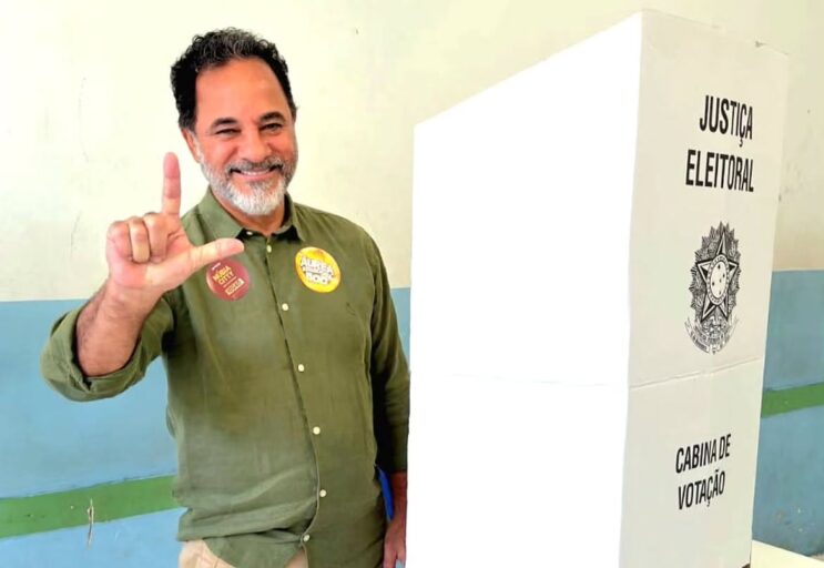 prefeito-marco-antonio-lage-vota-em-ipoema-e-destaca-importancia-do-voto-consciente
