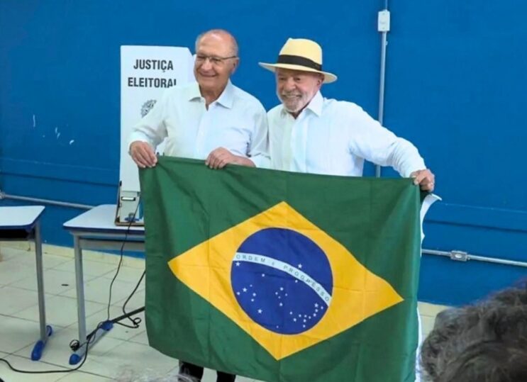 lula-vota-em-sao-bernardo-do-campo-e-diz-estar-confiante-na-eleicao