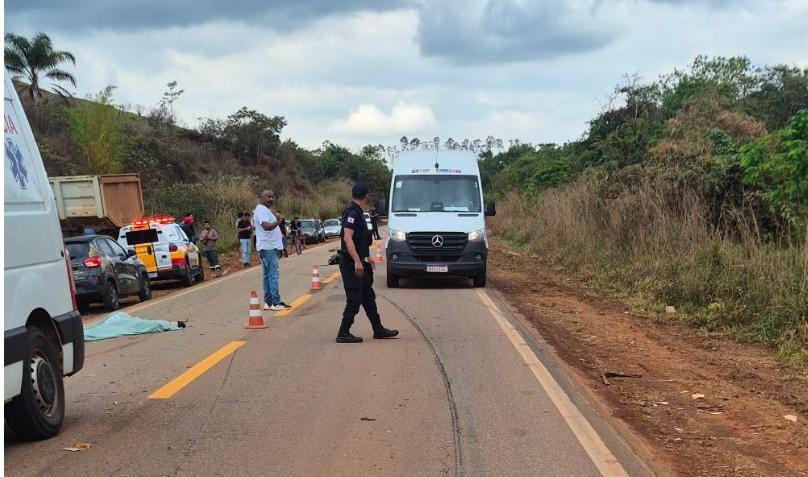 motociclista-morre-apos-colisao-frontal-com-carreta-em-catas-altas