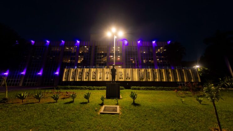 prefeitura-reforca-campanha-outubro-rosa-com-iluminacao-e-acoes-de-prevencao
