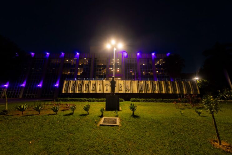 prefeitura-reforca-campanha-outubro-rosa-com-iluminacao-e-acoes-de-prevencao