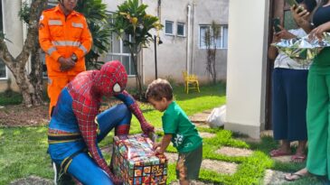 bombeiros-realizam-acao-de-dia-das-criancas-com-pacientes-internados-no-hospital-margarida