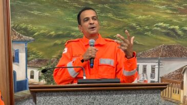 tenente-do-corpo-de-bombeiros-recebe-mocao-de-aplausos
