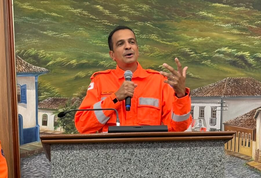 tenente-do-corpo-de-bombeiros-recebe-mocao-de-aplausos
