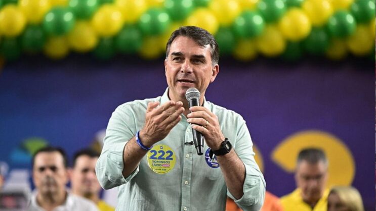 moraes-determina-apreensao-dos-passaportes-de-flavio-bolsonaro