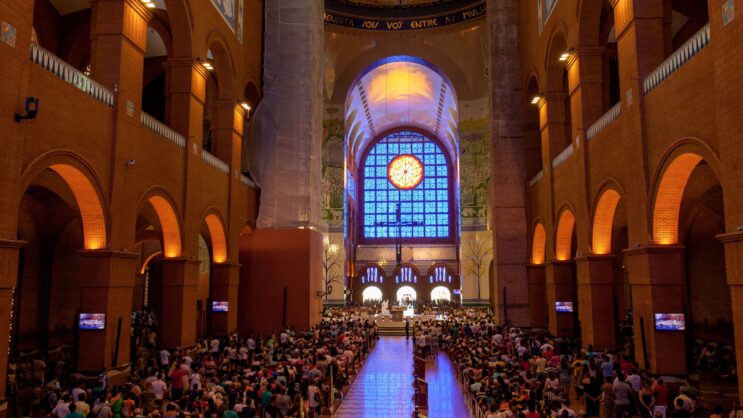 santuario-nacional-de-aparecida-espera-mais-de-500-mil-fieis-nesta-segunda-feira-12