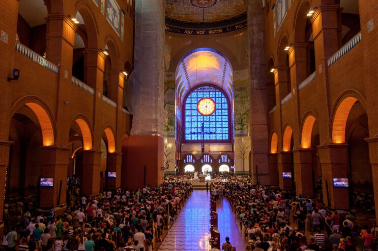 santuario-nacional-de-aparecida-espera-mais-de-500-mil-fieis-nesta-segunda-feira-12