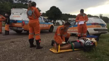 mulher-e-atropelada-por-carro-na-br-381-em-sabara