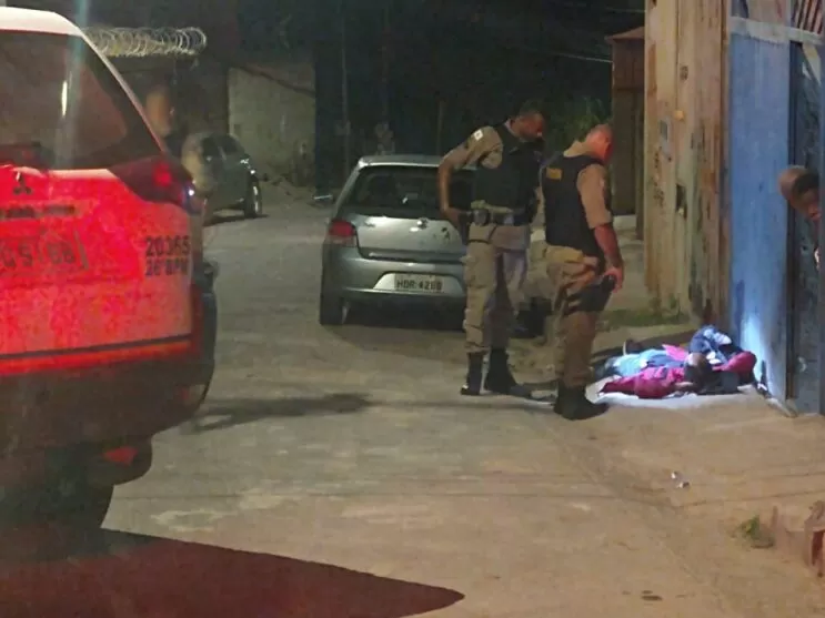 homem-e-baleado-e-residencias-atingidas-por-tiros-em-itabira