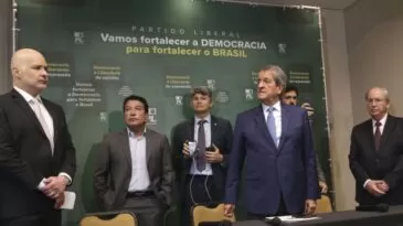 pl-quer-invalidar-votos-de-alguns-modelos-de-urnas
