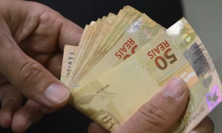 salario-minimo-de-r-1-412-entra-em-vigor-nesta-segunda