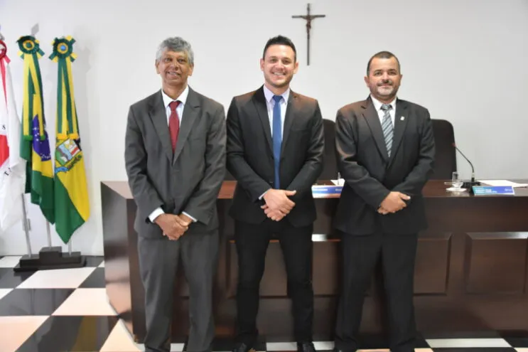 mesa-diretora-da-camara-de-sao-goncalo-toma-posse-para-o-bienio-23-24