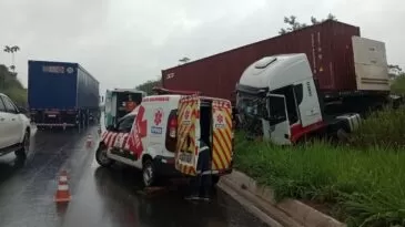 sevor-e-acionado-apos-acidente-com-carreta-na-br-381