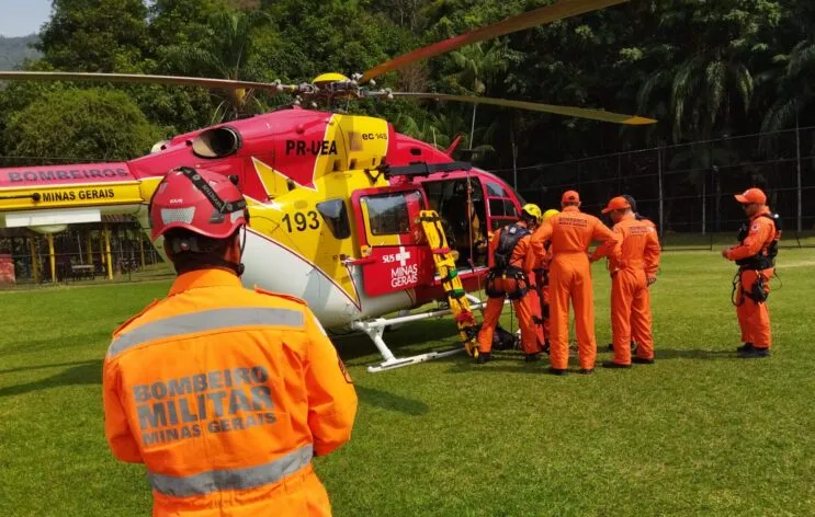 mulher-e-resgatada-de-helicoptero-apos-ter-colica-renal-durante-trilha