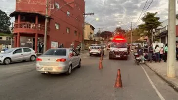 colisao-entre-moto-e-onibus-deixa-mulher-ferida-no-bairro-hamilton
